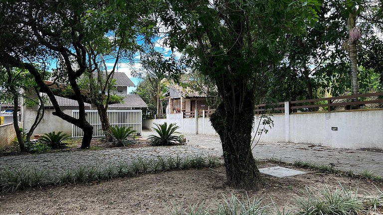 Casa alto padrão com acesso à praia