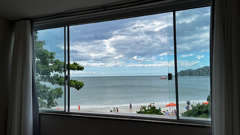 Casa alto padrão com acesso à praia